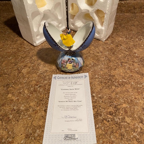 Disney, Ardleigh-Elliot “Charming Snow White “ A5098 Musical Egg Collection - Picture 6 of 12